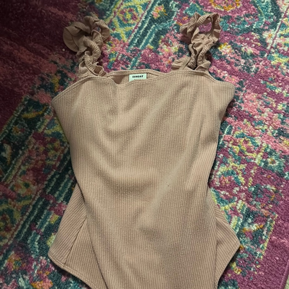 salmon aritzia bodysuit